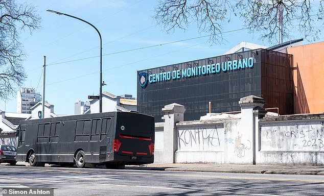Emergency in the Shadows: Overcrowded Holding Facility Exposes Dire Conditions and Rising Tensions