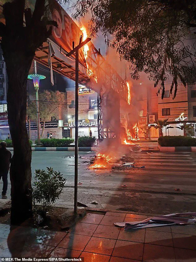 Iran's Protests: Economic Crisis and Exiled Crown Prince Fuel Nationwide Unrest