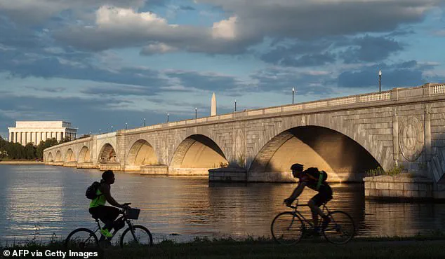 Controversial 'Triumphal Arch' Sparks Concerns Over Cost and Community Division