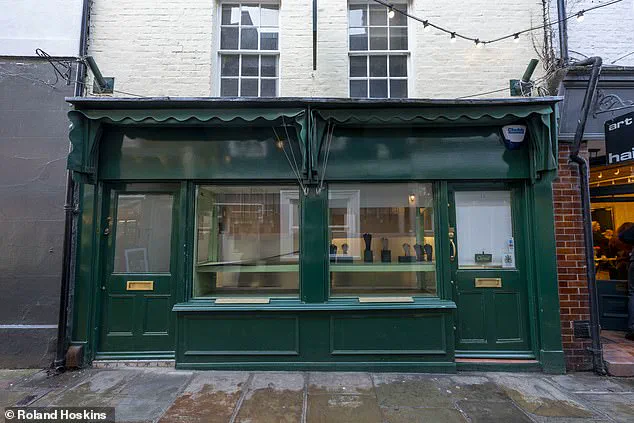 Richmond-Upon-Thames Jewelry Store Heist Exposes Chillingly Calculated Plan with Illegally Parked Getaway Vehicle
