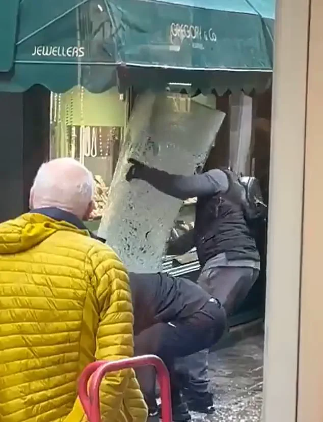 Richmond-Upon-Thames Jewelry Store Heist Exposes Chillingly Calculated Plan with Illegally Parked Getaway Vehicle