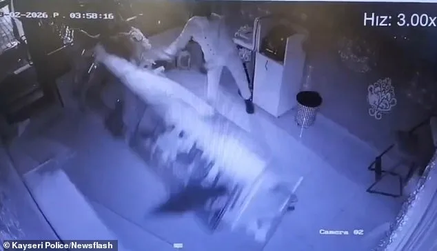 Bizarre Jewelry Heist in Kayseri: 26-Year-Old Suspect Uses Forklift and Donkey to Steal Gold