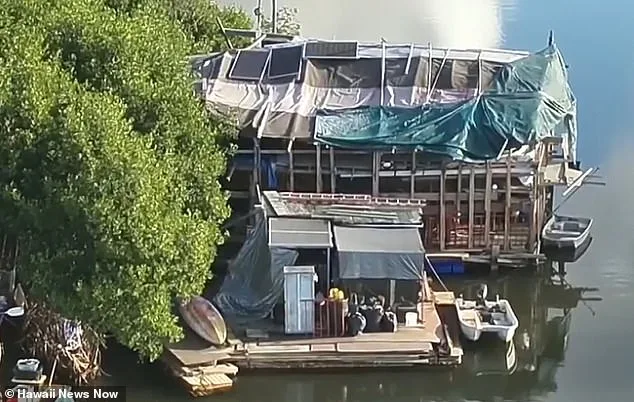 Homeless Residents Construct Floating Encampment with Kayaks and Solar Panels, Challenging Authorities in Honolulu