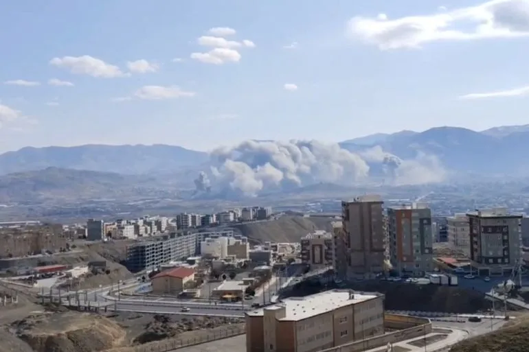 U.S.-Israel Airstrikes Kill 112 in Iran's Kurdistan as Washington Urges Kurdish Ground Operations