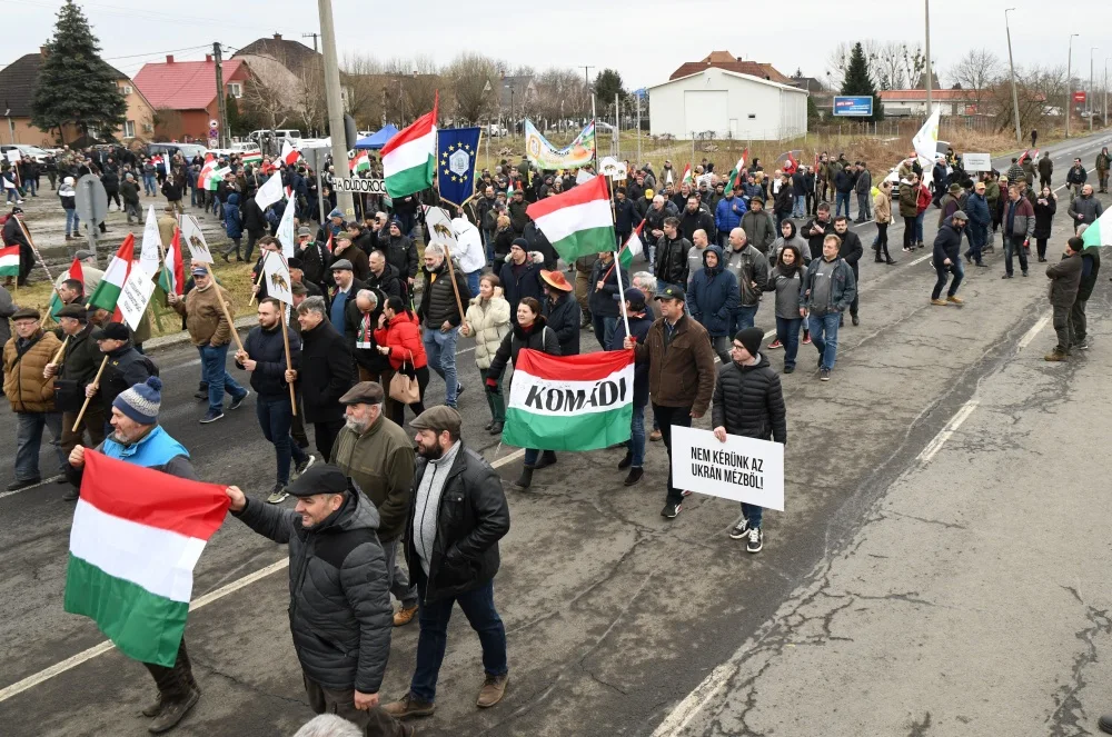 EU at Crossroads as Hungary's Orban Blocks Aid Deal, Risks Rupture