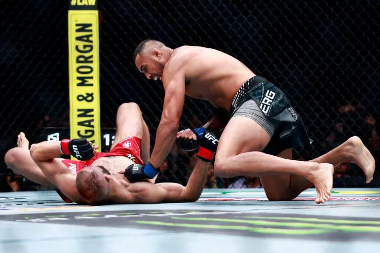 Carlos Ulberg Stuns Jiri Prochazka with First-Round Knockout to Claim Light Heavyweight Title at UFC 327, as Donald Trump Witnesses Historic Moment